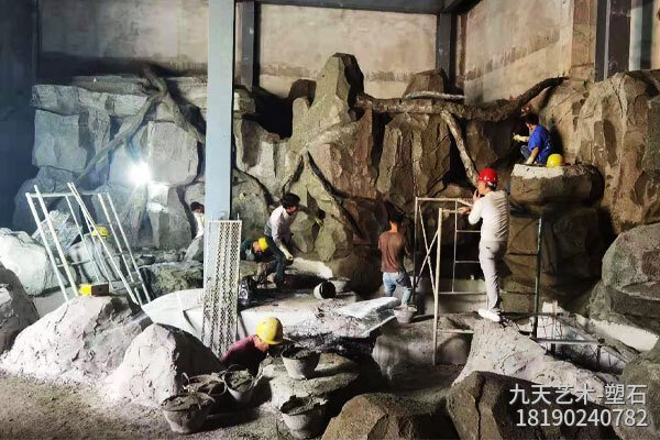 云南昆明水泥假山景觀制作-施工現(xiàn)場2